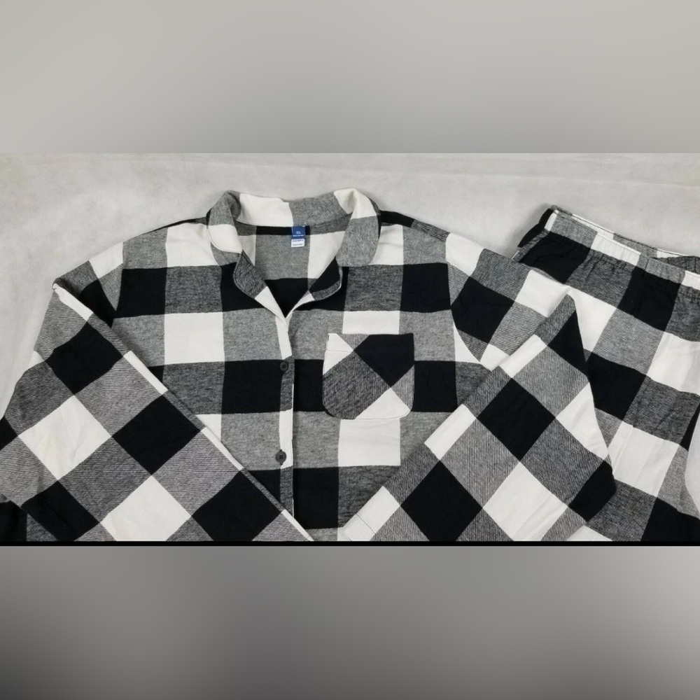 Old Navy Black White Gray Buffalo Plaid Pajama Set